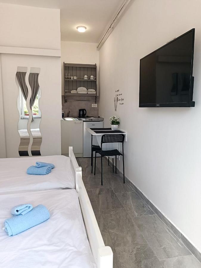 Studio Apartman Brletic Tounj 外观 照片