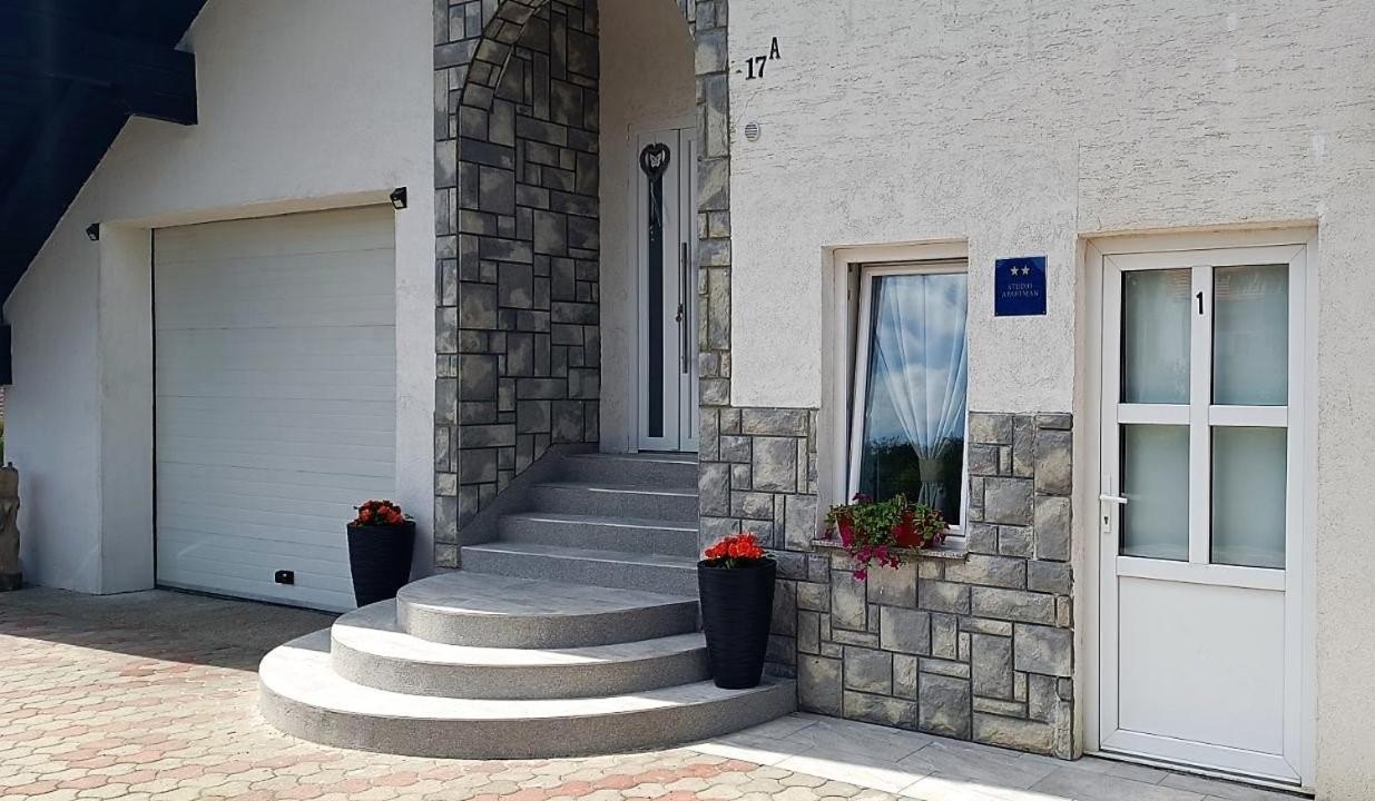 Studio Apartman Brletic Tounj 外观 照片